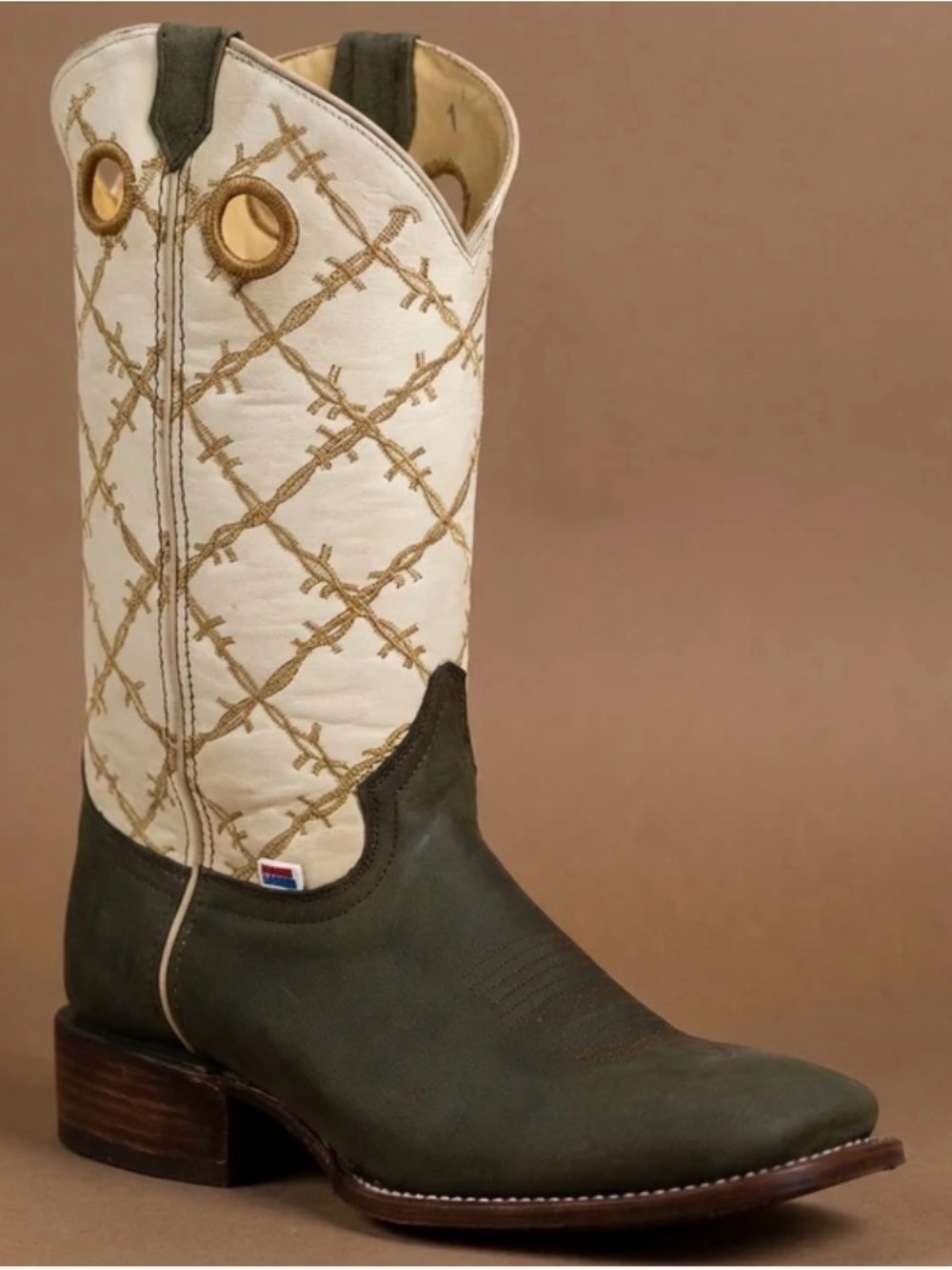 Men’s Two-Tone Western Pull-On Boot in Olive & Cream